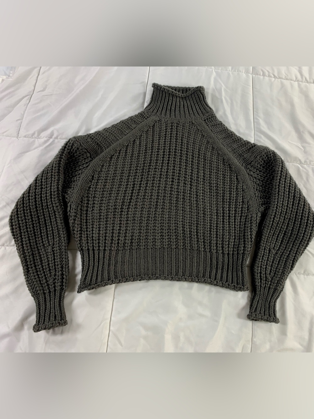 Pre loved H&M cropped turtleneck sweater womens size XS